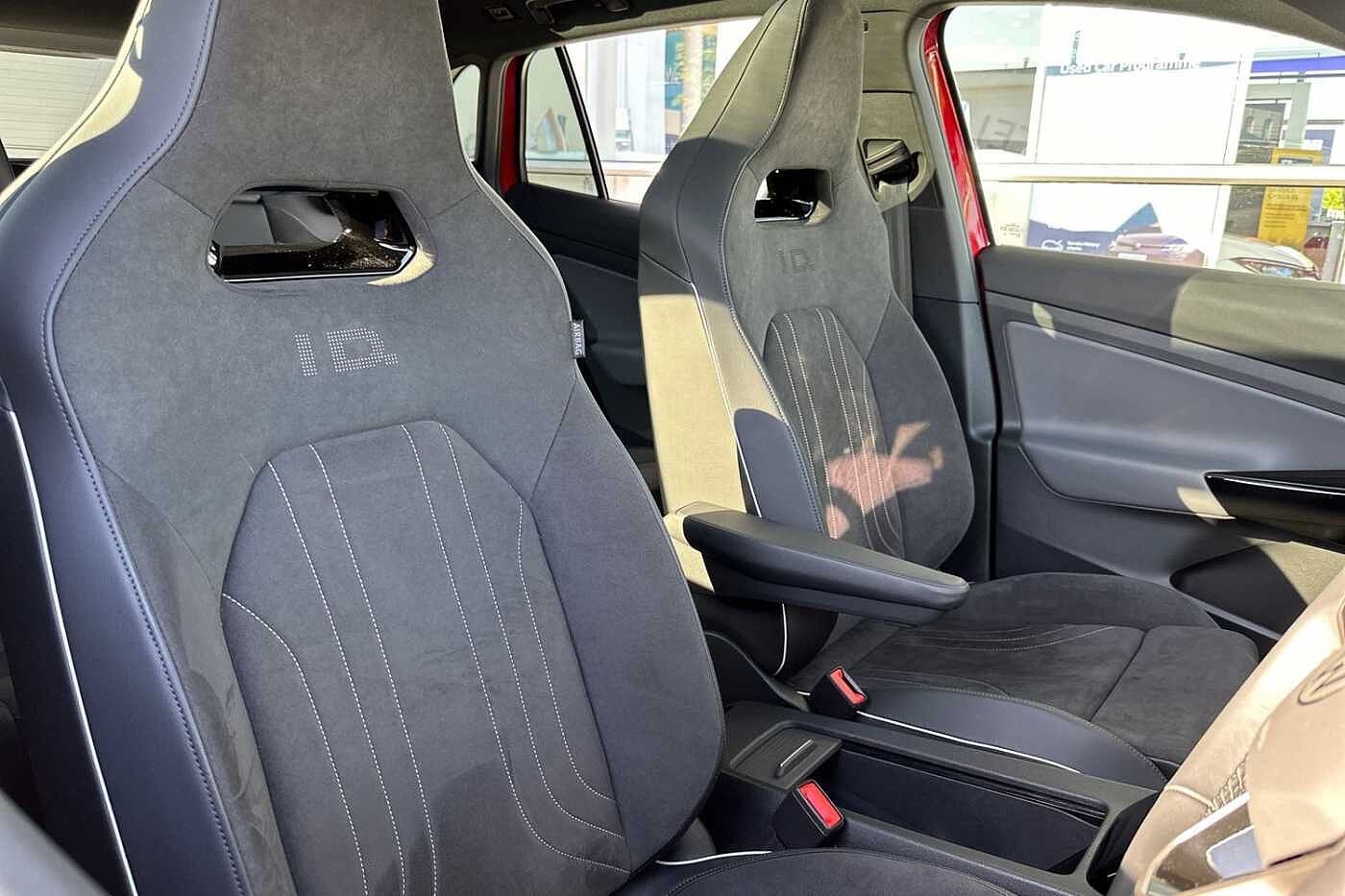 Volkswagen ID.4 Max 77kWh Pro Performance 204PS Auto 5 Dr